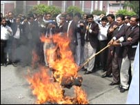لاہور میں وکلاء نے احتجاجی ریلی نکالی