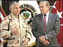 जनरल केसी और डोनाल्ड रम्सफ़ेल्ड