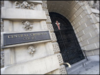 Corte criminal central, em Londres, onde caso está sendo julgado