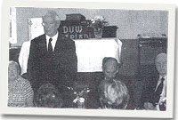 Parchg Alwyn Evans a'i briod yng nghwmni y Parchg Euros Miles a Mr Morgan D Jones