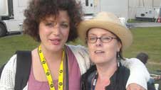 Rhian gydag Annie Mac, un o gyflwynwyr Radio 1