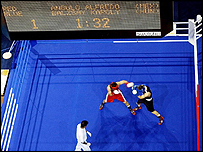 ايران تنها با يک مشت زن در بازی های آتن شرکت کرد که او نيز مسابقه را به ورزشکار ايتاليايی باخت