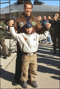  آرنلڈ اپنے بیٹے کے ہمراہ 