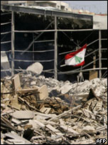 Escombros em subúrbio ao sul de Beirute