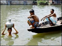 Bangladeş'te seller