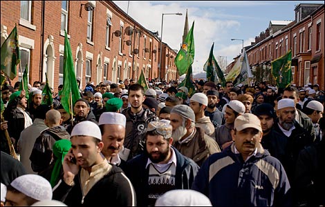 Birth of Prophet Muhammad march. Glodwick, 2008 (c) Liz Lock/ Mishka Henner