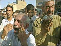 Truchlící po pohřbu duchovního