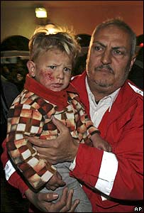 کودک مجروح در حمله هوایی اسرائیل به بیمارستان شهر غزه منتقل می شود