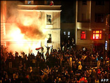 Người biểu tình Belgrade đốt đại sứ quán Mỹ - ngày 21 tháng 2 năm 2008