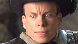 Warwick Davis in Extras