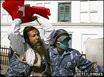 Manifestante é preso em Katmandu