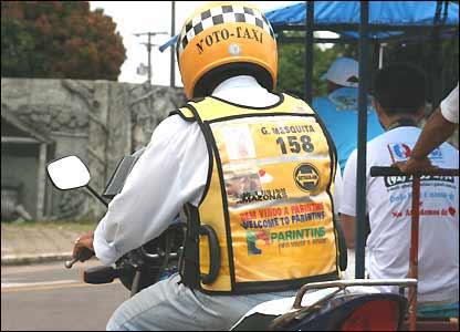 Đằng sau một xe ôm