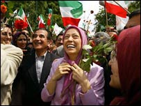 مريم رجوی در ميان اعضا و هواداران مجاهدين