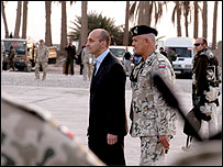 Primul ministrul al Poloniei, Kazimierz Marcinkiewicz în vizită în Irak