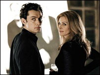 Jude Law và Julia Roberts trong phim Closer