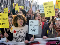 Франція протестує: до студентів приєдналися транспортники та інші