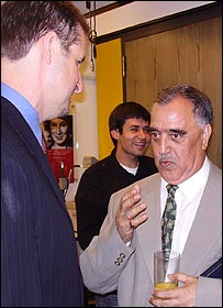 کمال بهزادي، ميروس مياخيل او انډرس ايلوس د بي بي سي پښتو او درى څانگې مشر سره