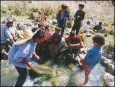 نمایی از فیلم رودخانه هنوز ماهی دارد ساخته مجتبی میرطهماسب