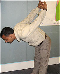 द्विकोण आसन की मुद्रा