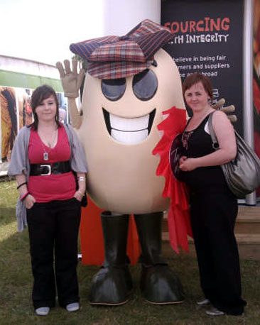 Nicole and her friend Jasmine, also from West Lothian, found this unusual figure promoting Scottish produce.