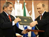 Lula e o presidente russo, Vladimir Putin, durante cerimônia em Moscou (foto: Ricardo Stuckert/PR)