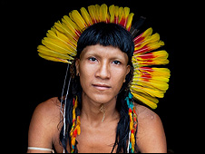 Un indígena del Amazonas de Brasil. Foto: Daniel Beltrá