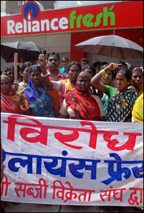 'रिलायंस फ़्रेश' का विरोध