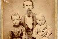 Owen R Jones a dau o'i blant