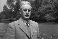 Jack Jones. Llun o wefan Casglu'r Tlysau drwy garedigrwydd Llyfrgell Genedlaethol Cymru.