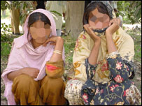 اجتماعی زیادتی کا شکار لڑکیاں: فائل فوٹو