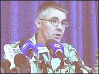 مارک مک کين، از سخنگويان نيروهای ائتلاف ضدتروريسم به رهبری آمريکا در افغانستان 