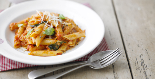 Penne with spicy tomato and mozzarella sauce