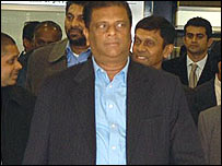 Minister Fernandopullai (C)