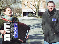 Simpatizantes de Kucinich fazem campanha