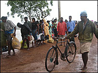 Sri Lanka flood displaced (file photo)