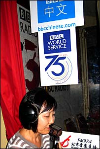 玉川在音乐会上解说