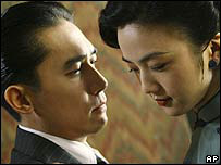 《色•戒》剧照-梁朝伟和汤唯