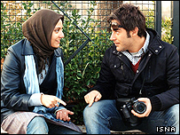 محمدرضا گلزار و مهناز افشار در فیلم کلاغ پر 