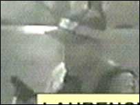 Imagem de circuito interno de TV que mostra policial envolvido no assassinato de Jean Charles de Menezes