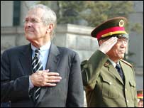 کائو گانگچوان (راست) و دونالد رامسفلد وزيران دفاع چين و آمريکا 