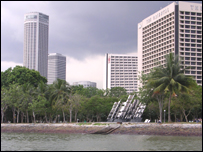 Một cảnh của thành phố Singapore nhìn từ bờ sông