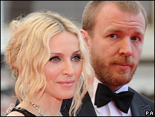 Cuộc hôn nhân 8 năm của Madonna và Ritchie đang gặp nhiều sóng gió