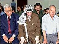 Mahmoud Abbas (esq.) e Arafat