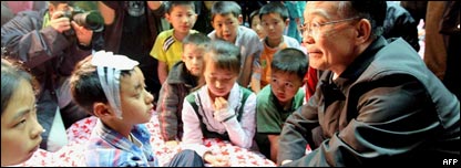 Prime Minister Wen Jiabao meets earthquake surviviors