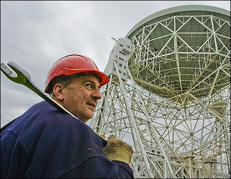 Jodrell Bank gets a wheel changed