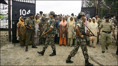 Guardias en la frontera indo-paquistaní (Foto: AP)