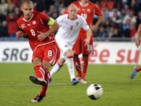 Inler yn sgorio o'r smotyn