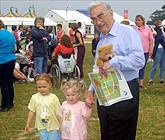 CYN ARCH ESGOB ALWYN RICE JONES GYDA EI WYRES ELIN MAI