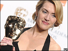 Kate Winslet lên nhận Bafta