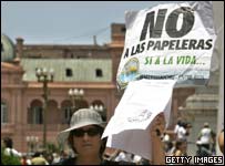 Protesto contra a construção da papeleira Ence, na Argentina
